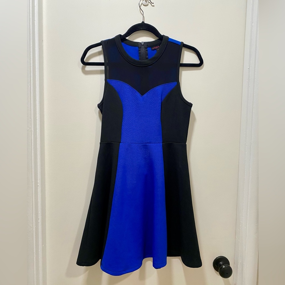 Material girl skater dress
Size: M
Perfect for a Star Trek Halloween costume!